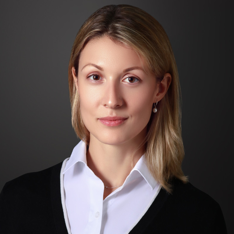 Anna Woo Head, MBA Career Services and Corporate Relations Career Coaching, Executive Search, Recruitment and Accounting Anna, Chair of our MBA Corporate Advisory Committee, is a seasoned leader with over 15 years of experience in executive recruitment and talent development. With a strong foundation in global professional services, along with a background in accounting and management, she now spearheads MBA career services and corporate relations. As an ICF-certified coach, Anna empowers professionals to a