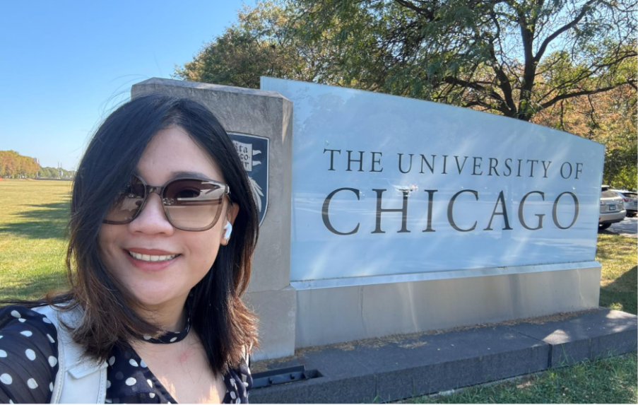 A person taking a selfie in front of a sign

AI-generated content may be incorrect.